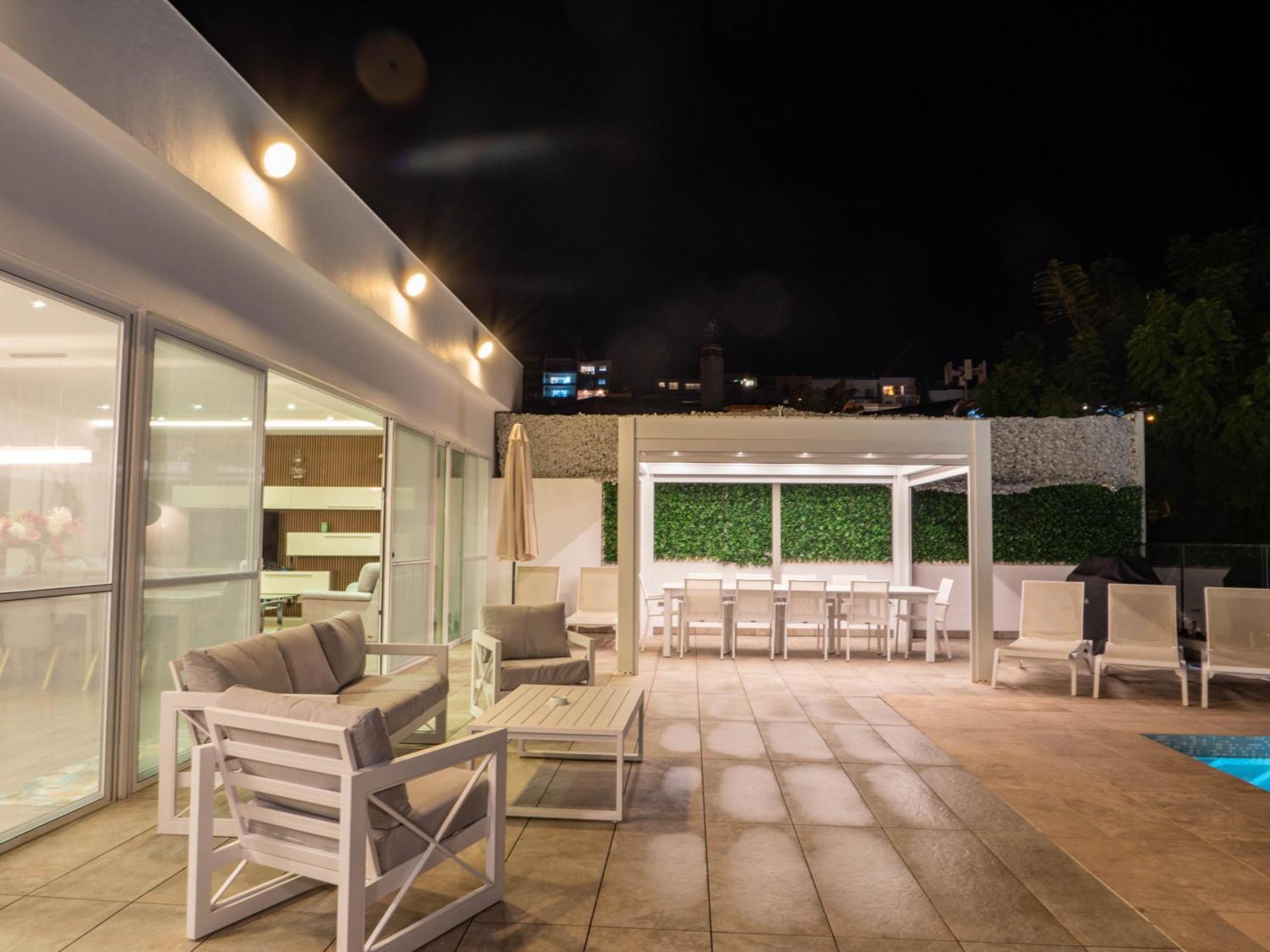 Villa Gaia - Sunset Views, Indoor Heated Pool, Sauna And Games Room 멜리에하 외부 사진