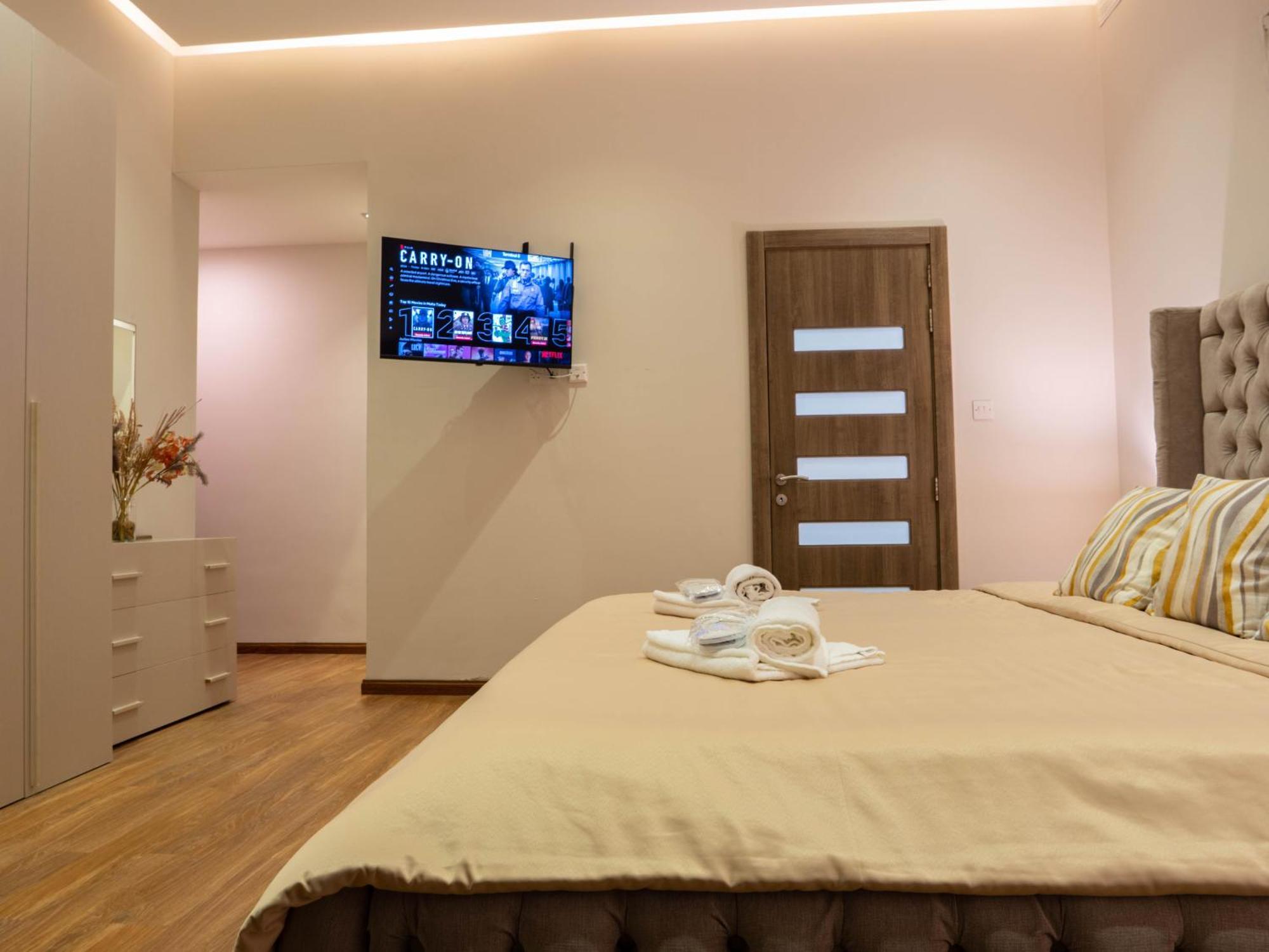 Villa Gaia - Sunset Views, Indoor Heated Pool, Sauna And Games Room 멜리에하 외부 사진