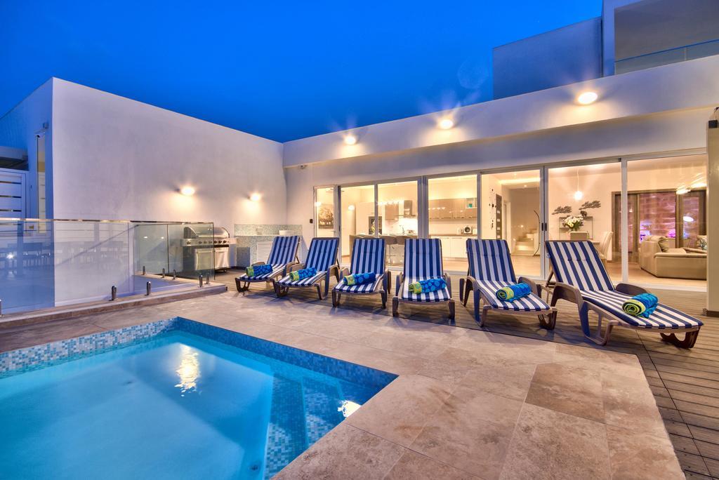Villa Gaia - Sunset Views, Indoor Heated Pool, Sauna And Games Room 멜리에하 외부 사진