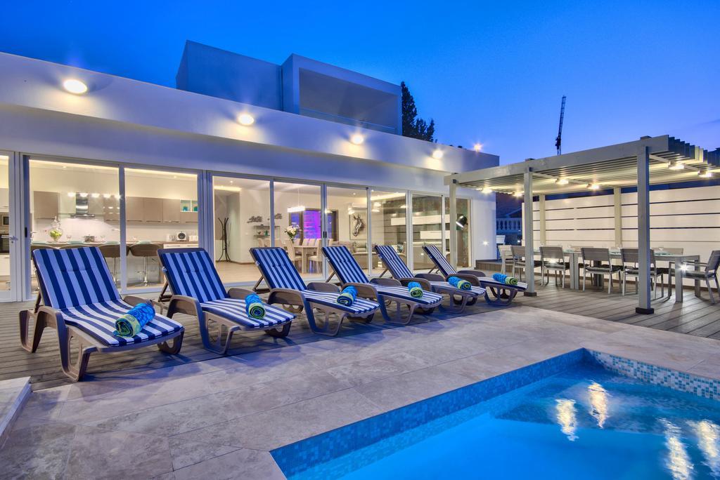 Villa Gaia - Sunset Views, Indoor Heated Pool, Sauna And Games Room 멜리에하 외부 사진