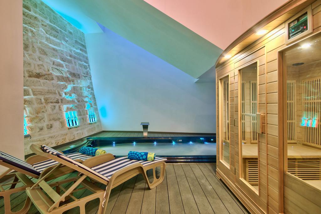 Villa Gaia - Sunset Views, Indoor Heated Pool, Sauna And Games Room 멜리에하 외부 사진