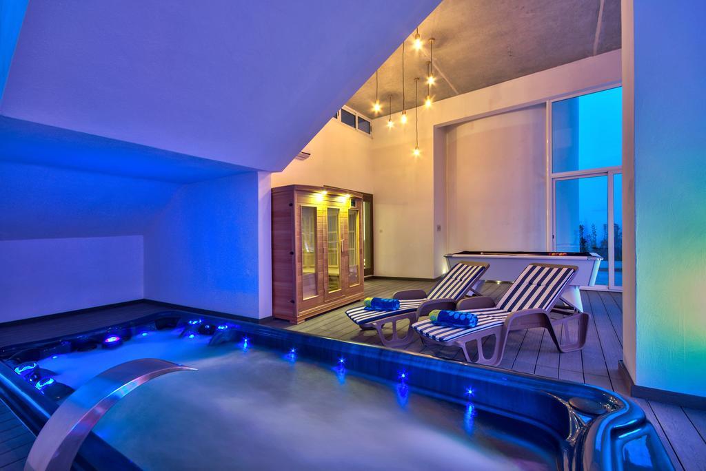 Villa Gaia - Sunset Views, Indoor Heated Pool, Sauna And Games Room 멜리에하 외부 사진