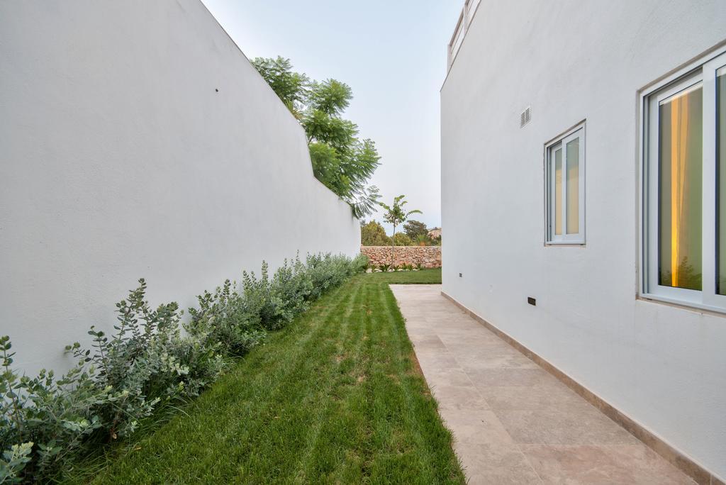 Villa Gaia - Sunset Views, Indoor Heated Pool, Sauna And Games Room 멜리에하 외부 사진